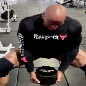 Dwayne "The Rock" Johnson Crushes 5 "Monster Sets" of a Leg Workout