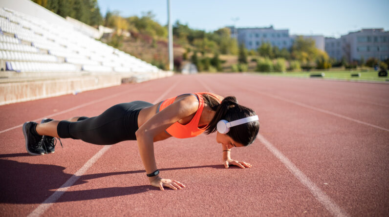 The Iranian Half-Moon Push-Up Hits Your Core Muscles the Hardest