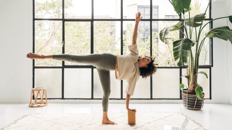 Been Feeling Weighed Down? Here’s How To Reach for the Stars With Yoga’s Half Moon Pose