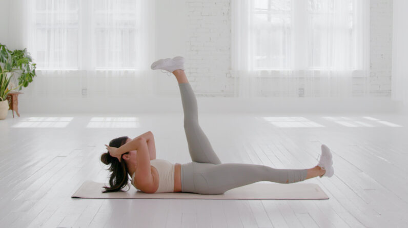 This 10-Minute Oblique Workout Will Secretly Hit Every Single Muscle In Your Core