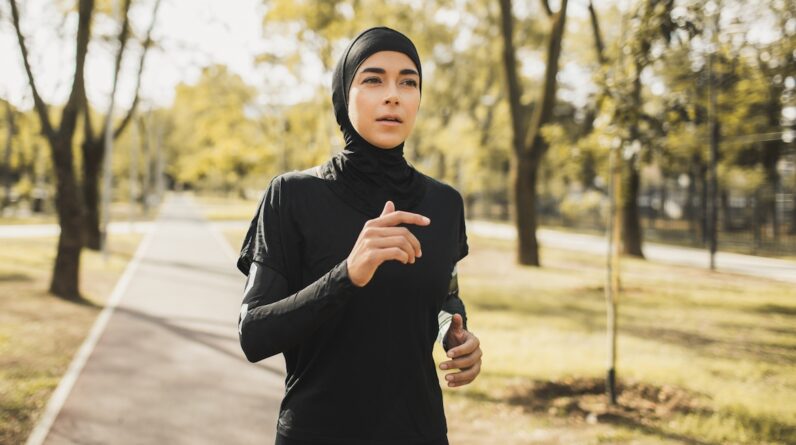 4 Secrets To Keeping a Steady Running Pace So You’re Not an Out-of-Breath Mess By the End of Your Miles