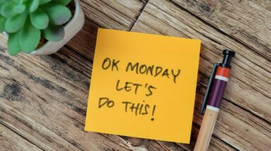 A post-it on a table saying: OK Monday, let's do this!