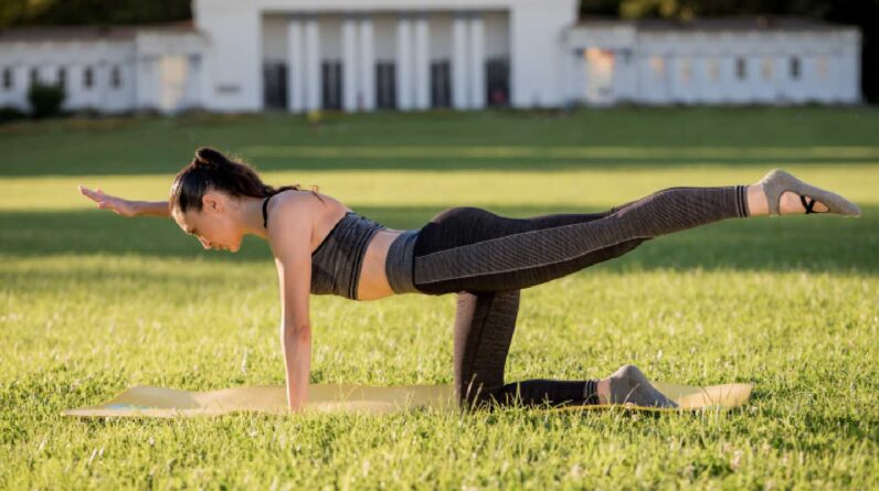 Bird dog exercise: Know how to do it for balance and a strong core