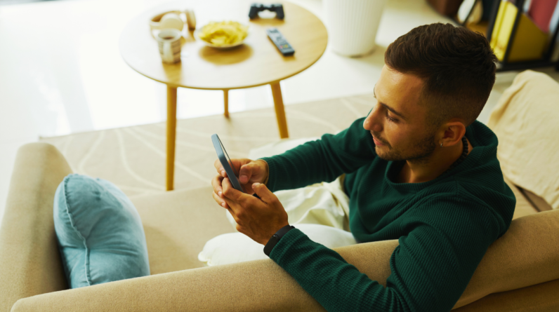 Your Brain on Instagram: Why Social Media Hijacks Your Happiness