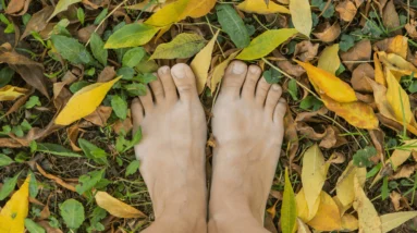 What is Grounding? The 5 Helpful Tips & 8 Soothing Benefits