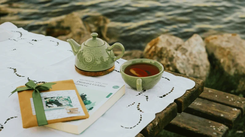 Minimalist Gifts & Breaking Tradition on Gift Giving Culture