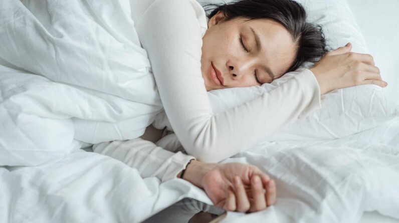 10 Ways to Help You Fall Back Asleep After Waking Up in the Night