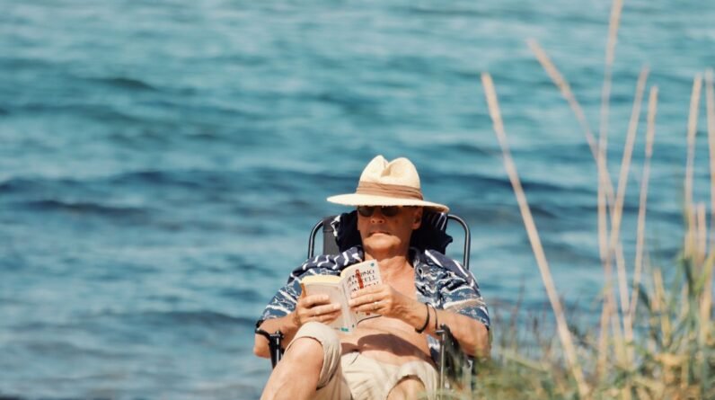 The Smallest Thank You: Why Micro-Gratitude Changes More Than Big Gestures